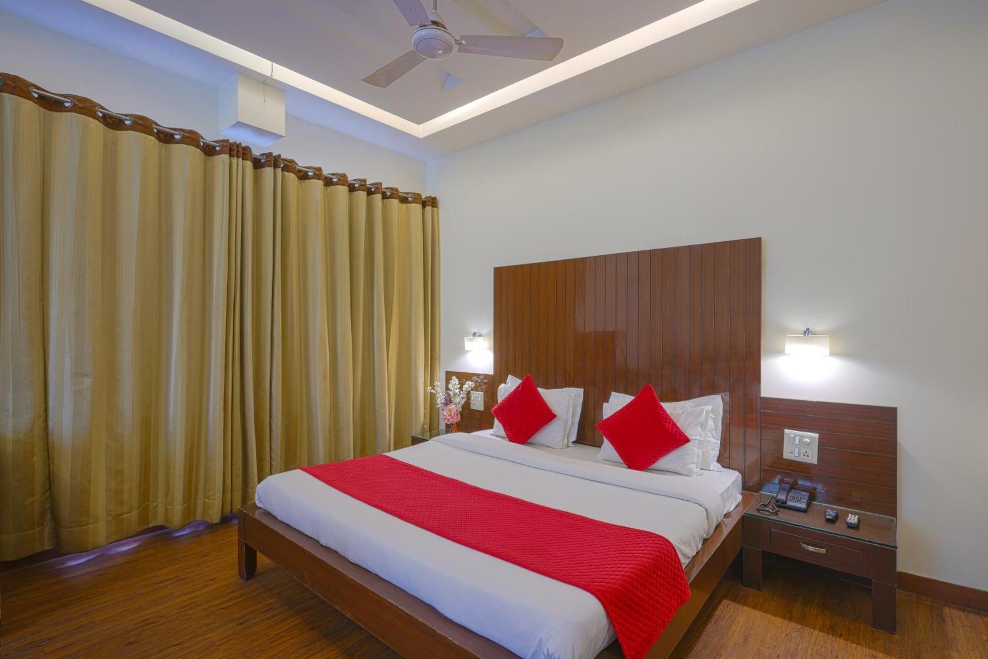 Hotel Haris Mg Road Gurugram Гургаон Екстериор снимка