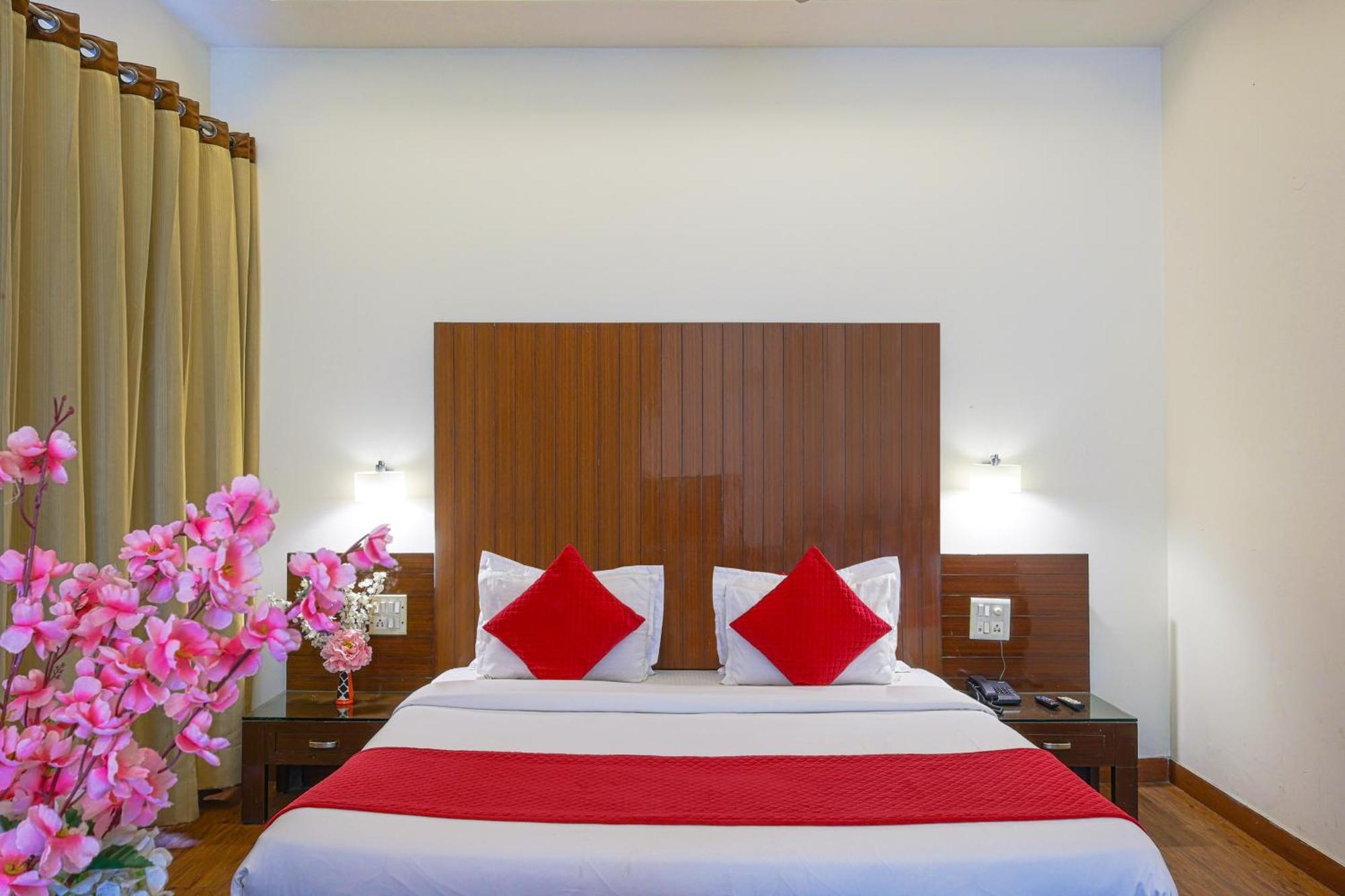 Hotel Haris Mg Road Gurugram Гургаон Екстериор снимка