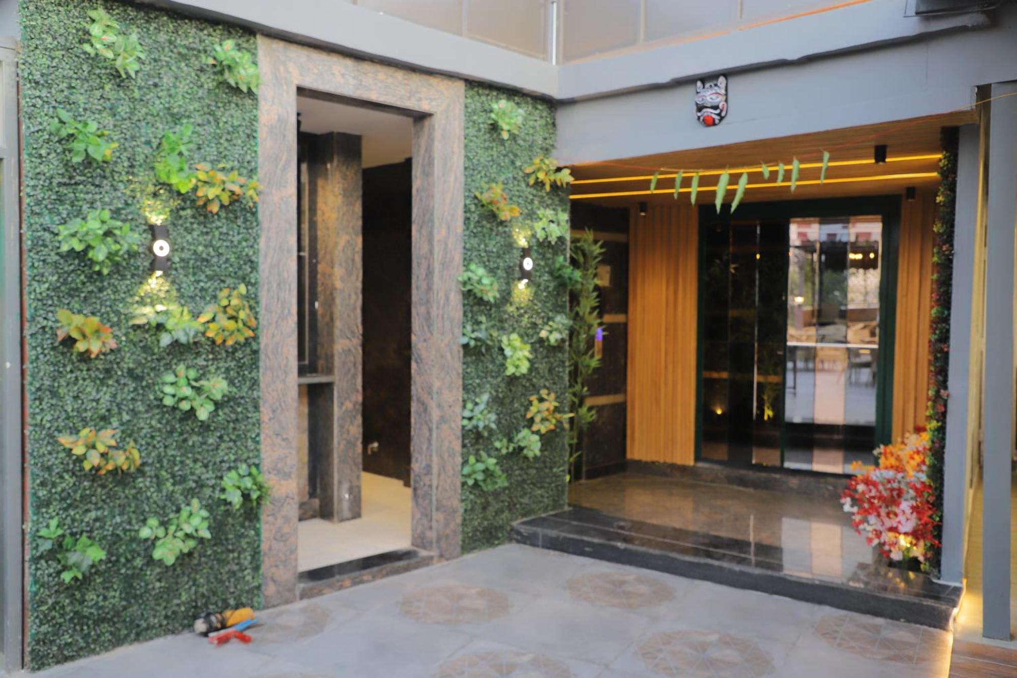 Hotel Haris Mg Road Gurugram Гургаон Екстериор снимка