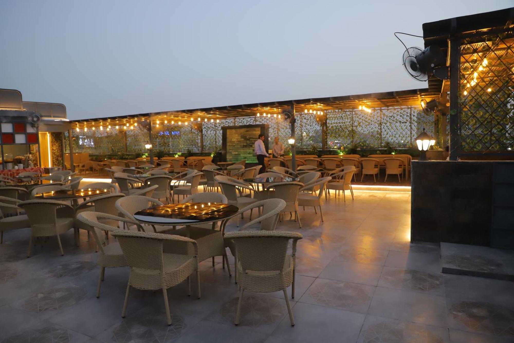 Hotel Haris Mg Road Gurugram Гургаон Екстериор снимка