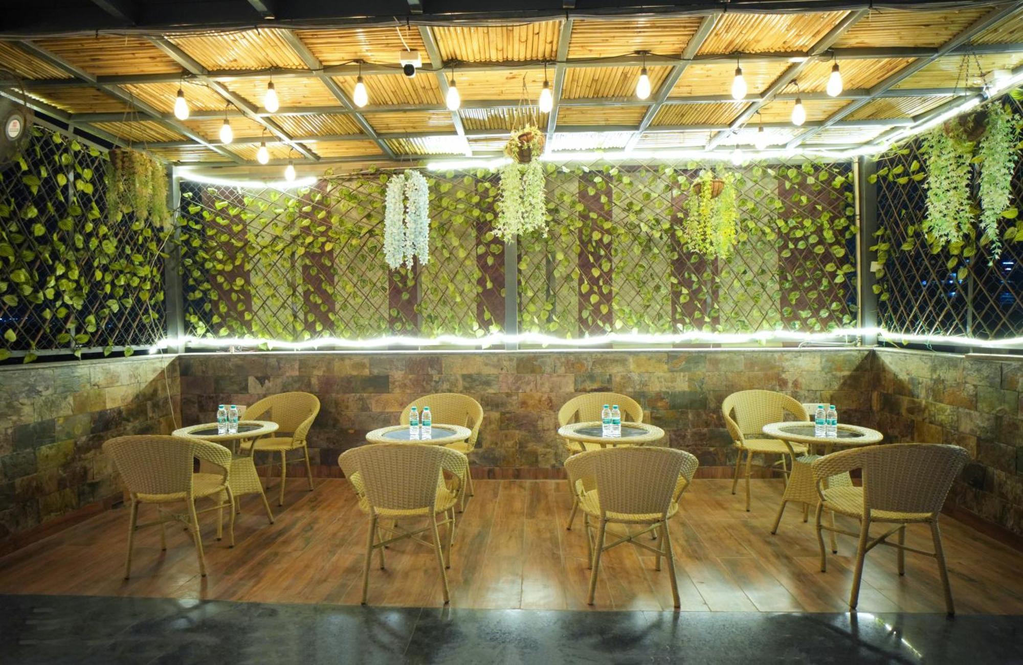 Hotel Haris Mg Road Gurugram Гургаон Екстериор снимка
