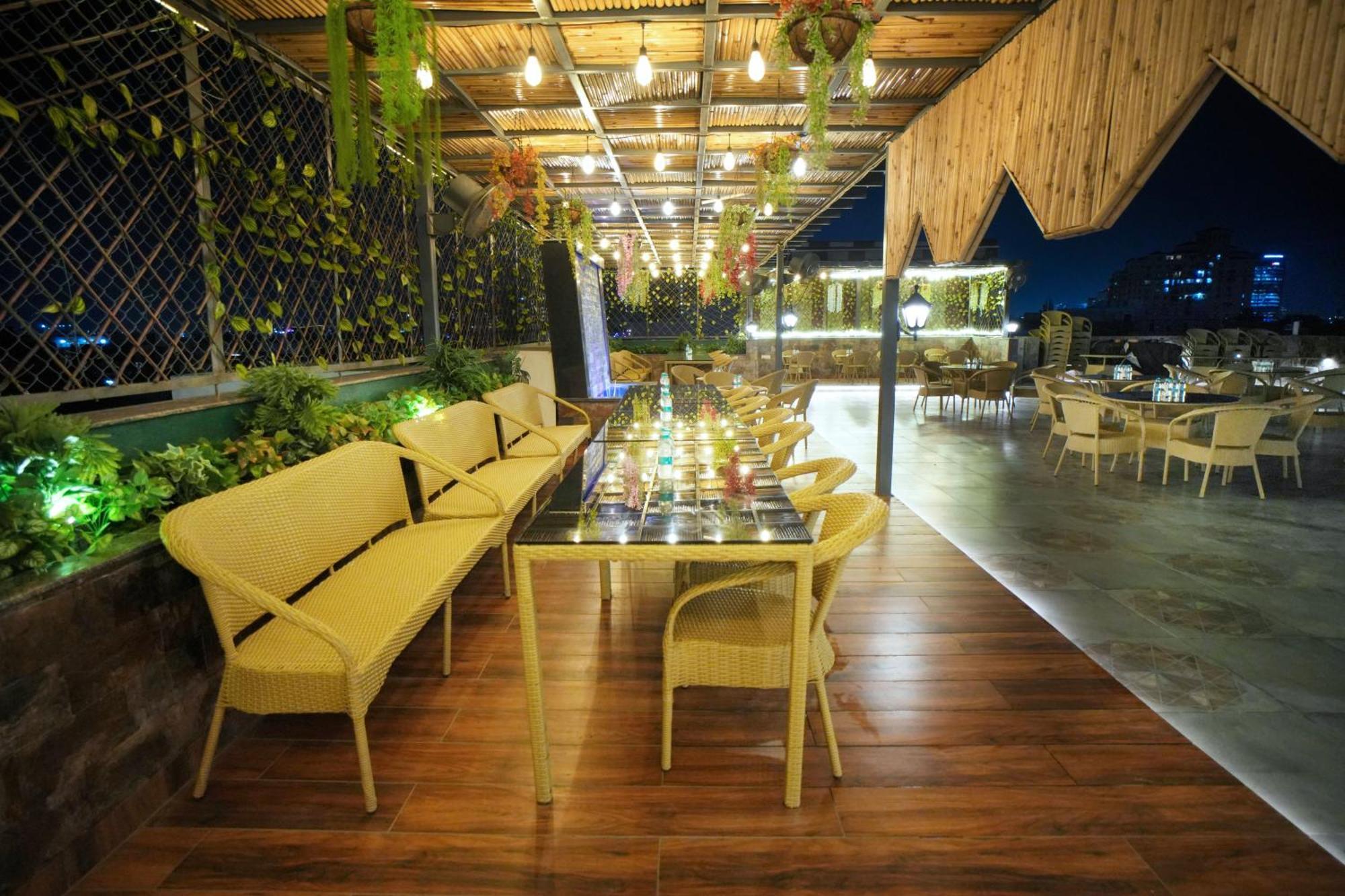 Hotel Haris Mg Road Gurugram Гургаон Екстериор снимка