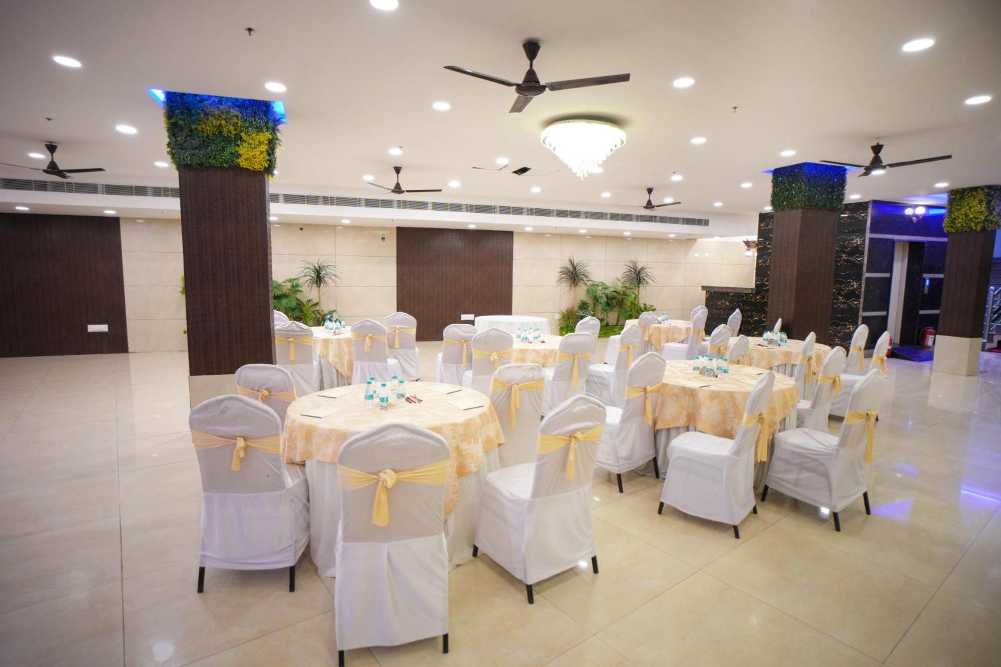 Hotel Haris Mg Road Gurugram Гургаон Екстериор снимка