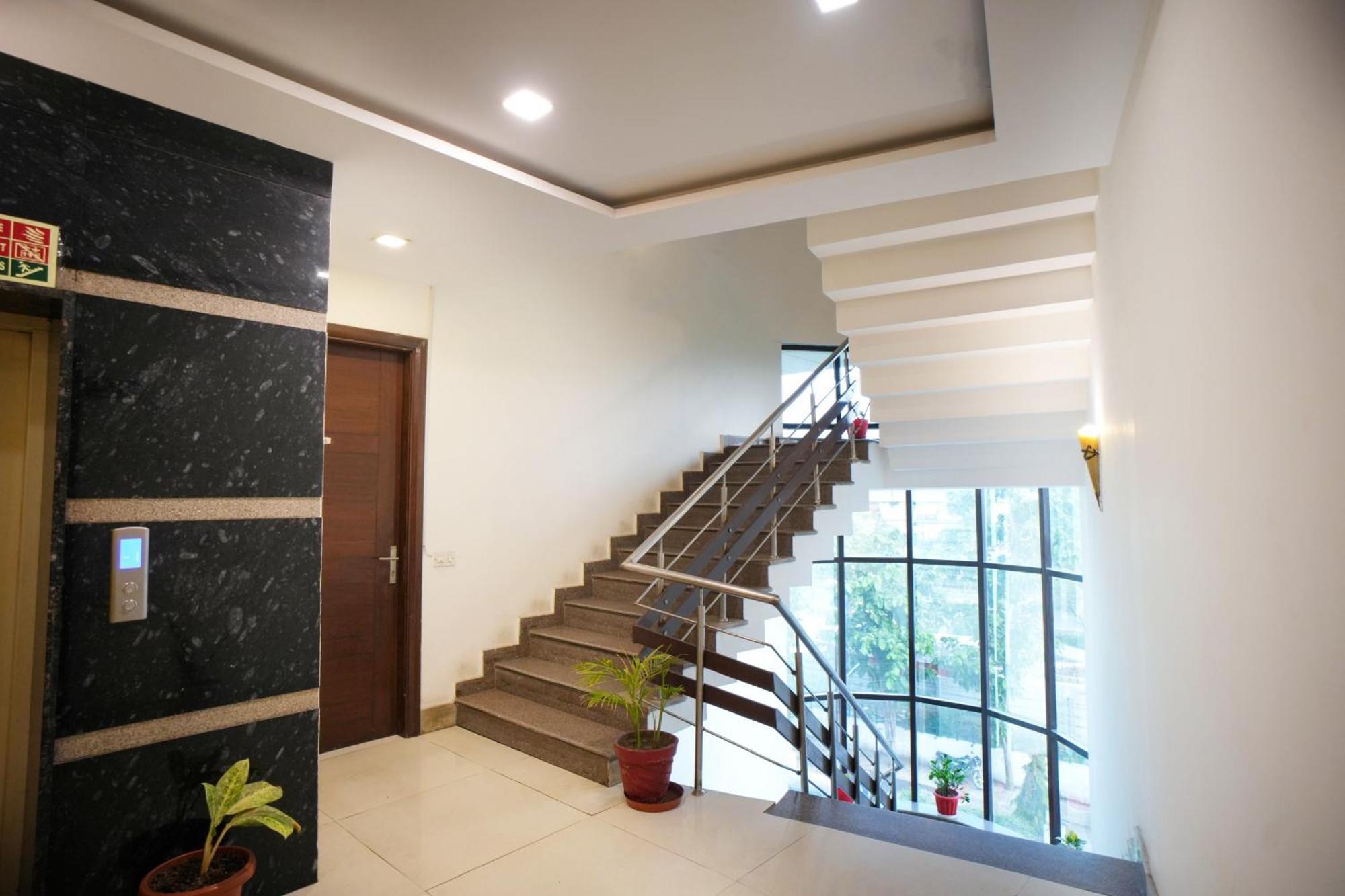 Hotel Haris Mg Road Gurugram Гургаон Екстериор снимка