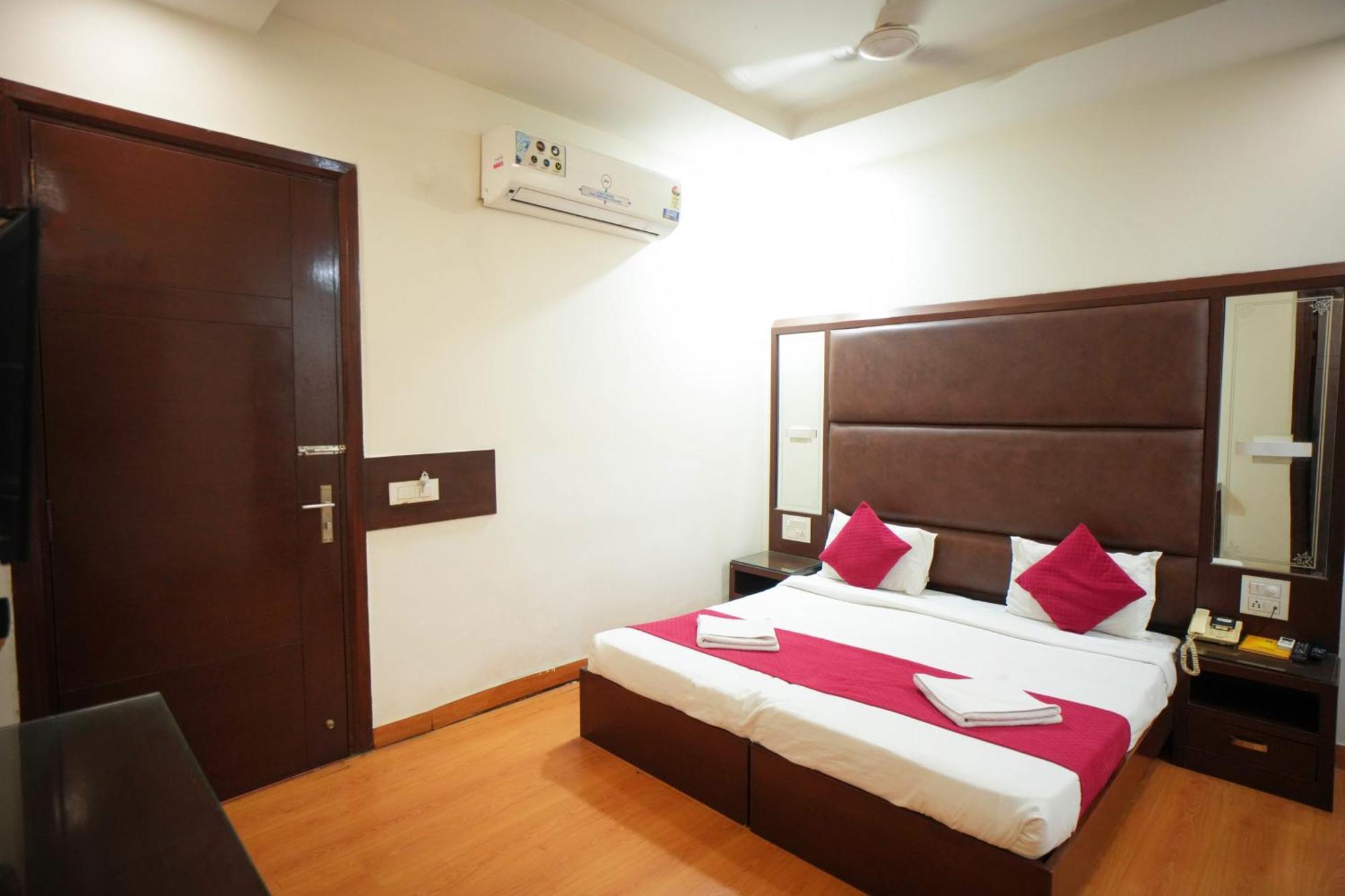 Hotel Haris Mg Road Gurugram Гургаон Екстериор снимка