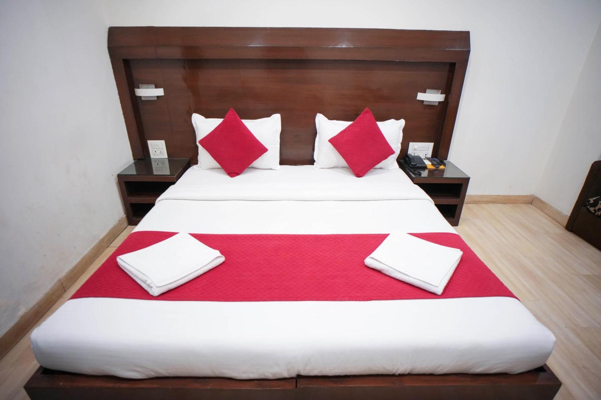 Hotel Haris Mg Road Gurugram Гургаон Екстериор снимка